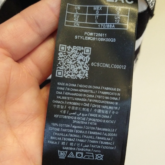 🆕 GUESS Tshirt with Small Gold Sequin Lettering Size L - Picture 7 of 7